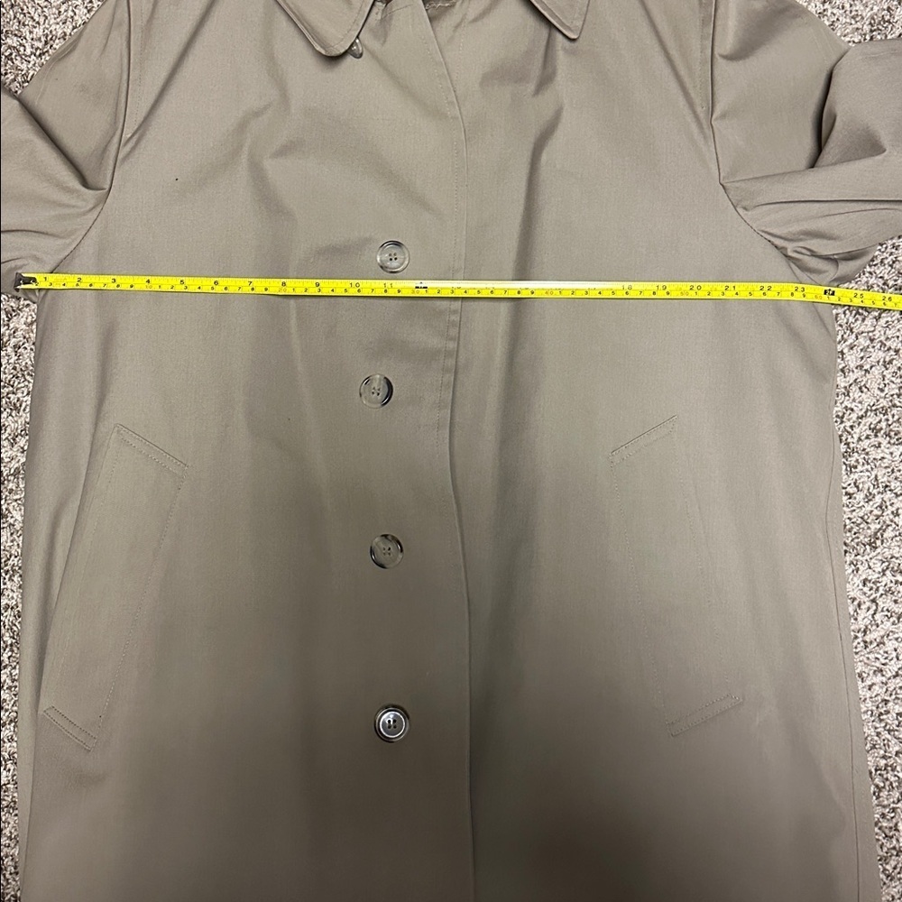 Vintage London Fog Men's Tan Trench Coat with faux fur lining - Picture 9 of 10